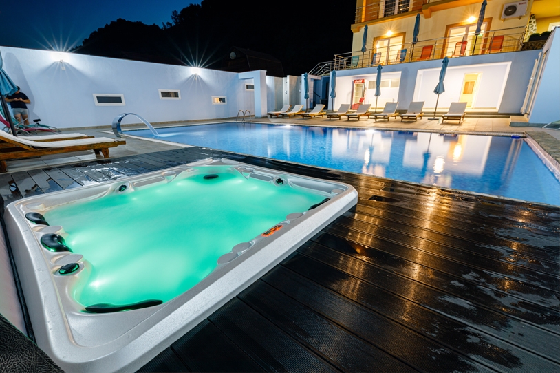 Imagine Piscina exterioară şi SPA
